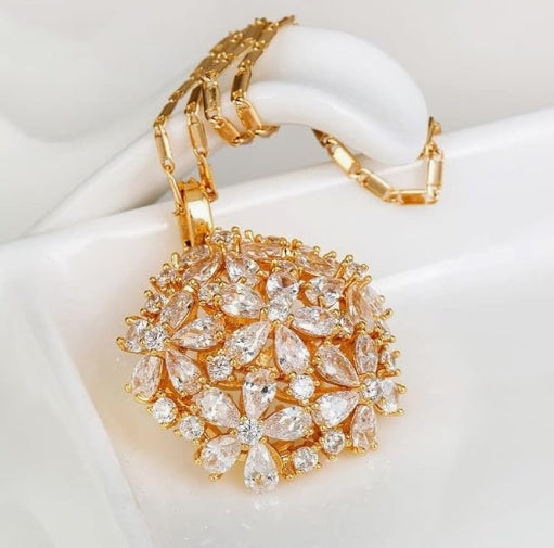 14K Gold Natural Crystal Flower Pendant Necklace for Women,Elegant Hollow Out Rose Flower Chain Necklace,Fashion Christmas Jewelry Gift for Her